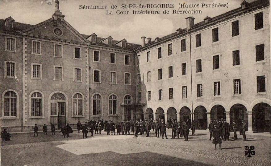 saint-pé-de-Bigorre-seminaire-intérieur.JPG