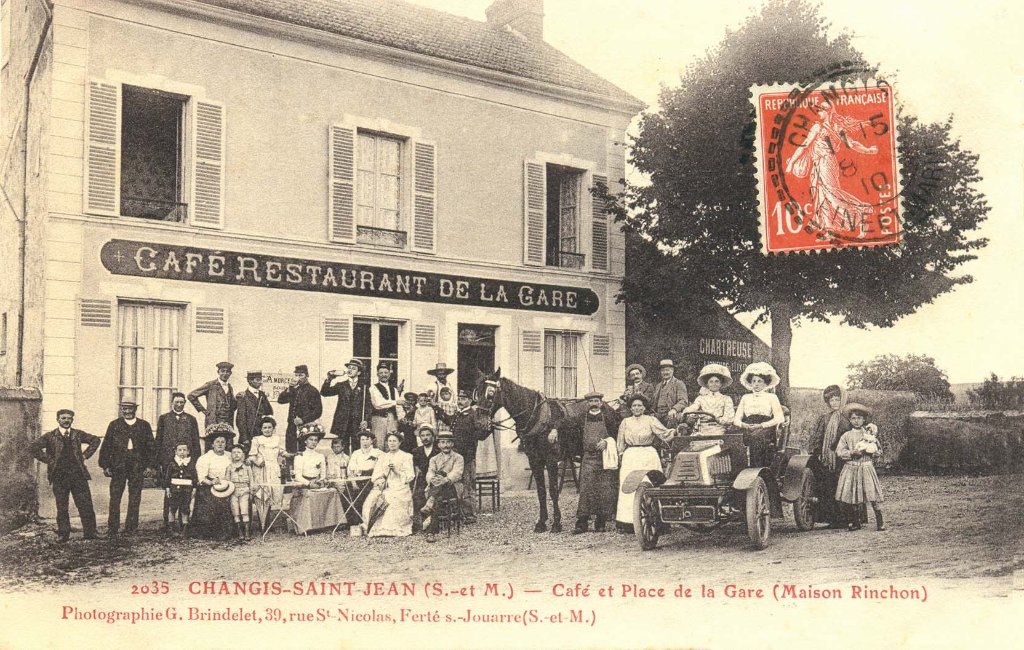 Changis Saint Jean - Café et Place de la Gare - Maison Rinchon.jpg