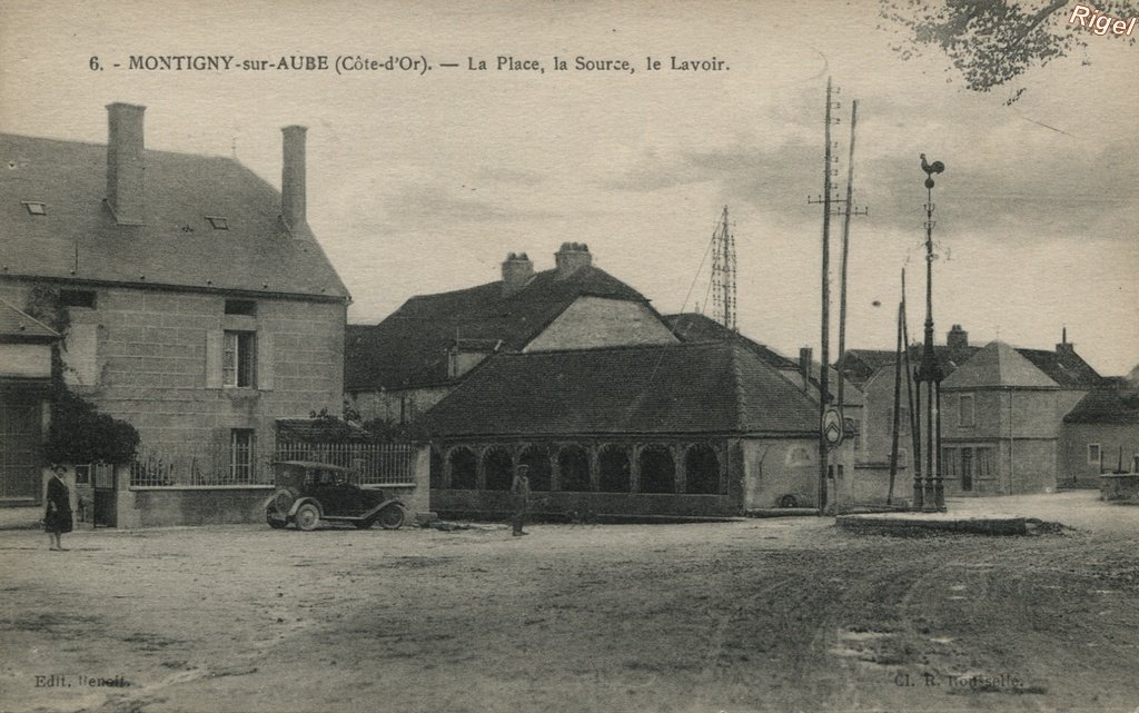 21-Montigny-sur-Aube - La Place La Source Le Lavoir - 6 Edit Benoit - Cl R Rousselle.jpg