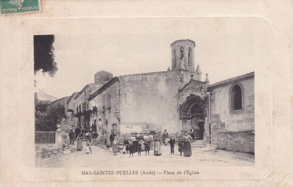 Mas-Sainte-Puelles - Place de l'Eglise.jpg