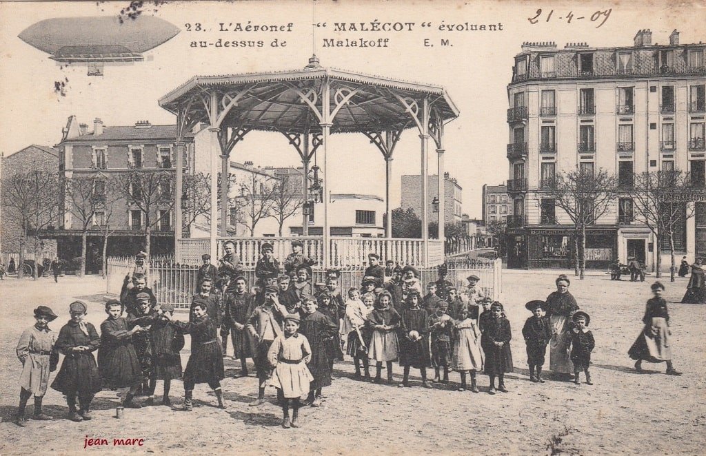 Malakoff - Aéronef Malécot - Kiosque (1909).jpg