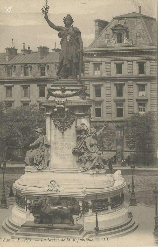 Z - 840 - Statue de La Republique.jpg