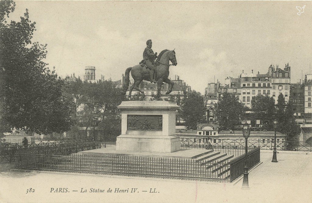 Z - 382 - Statue de Henri IV.jpg