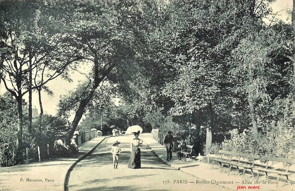 Buttes-Chaumont - Allée sur le Pont.jpg