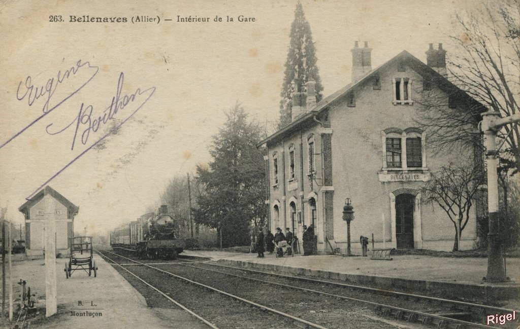 03-Bellenaves - Intérieur de la Gare - 263 B L Montlucon.jpg