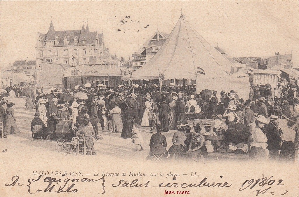Malo-les-Bains - Le Kiosque de musique sur la plage (1902).jpg