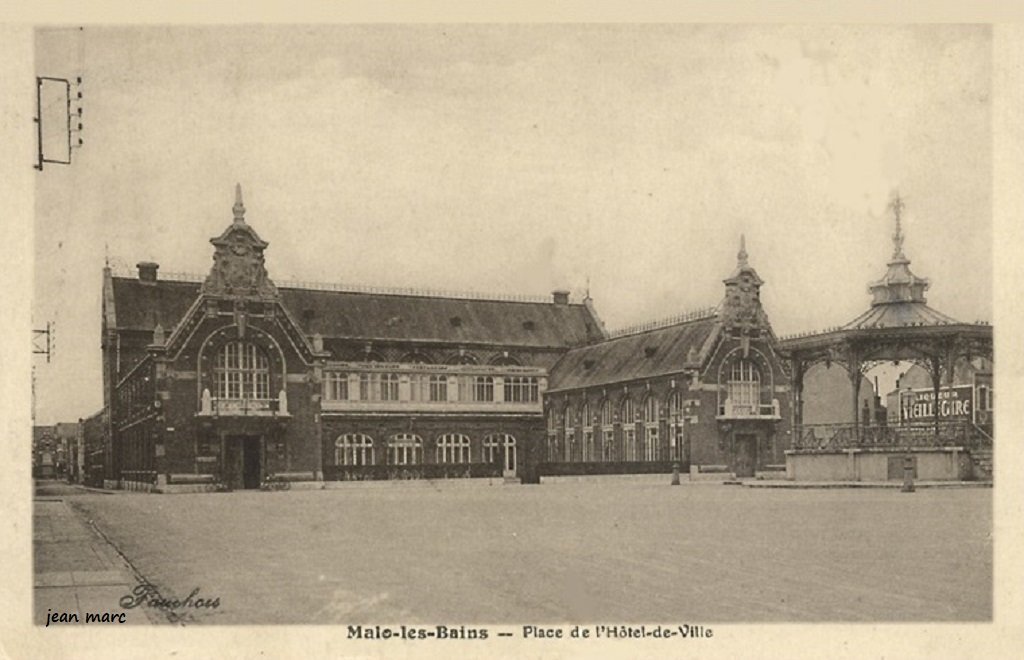 Malo-les-Bains - Place de l'Hôtel-de-Ville.jpg