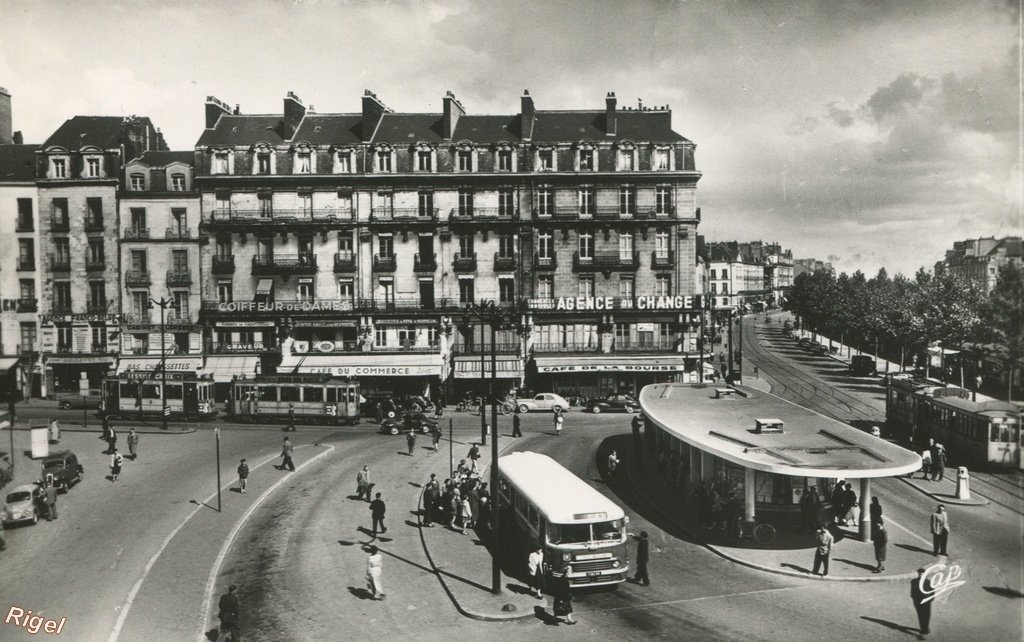 44-Nantes - La Place du Commerce - Tramway - 1872 CAP.jpg