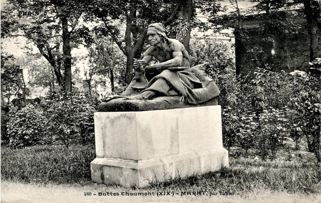 Paris - Buttes-Chaumont - Statue Marat.jpg