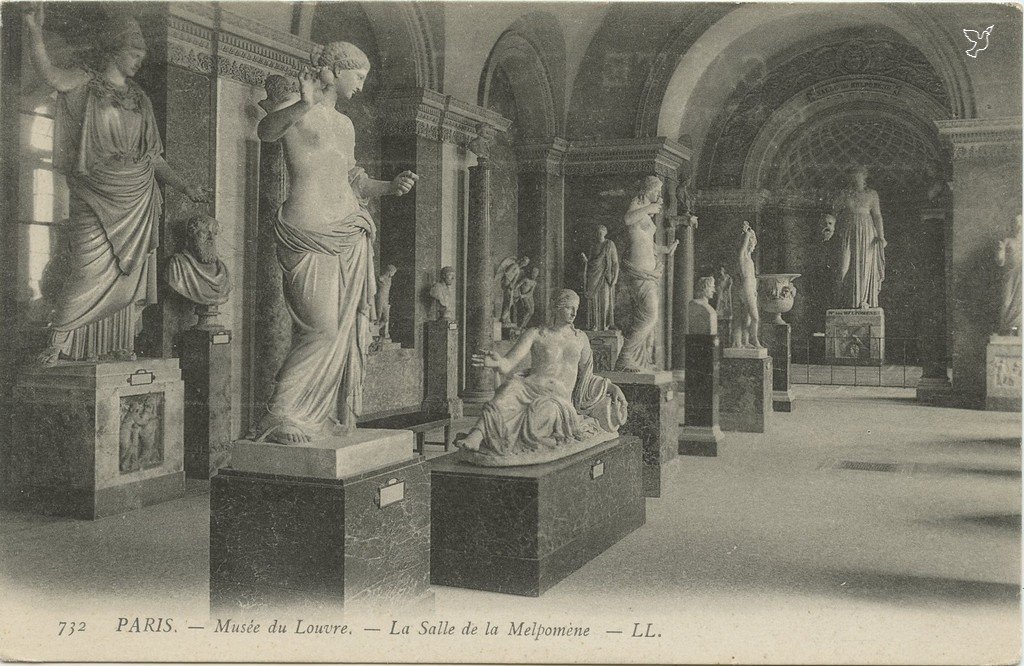Z - 732 - Musée du Louvre Salle de la Mélpomène.jpg