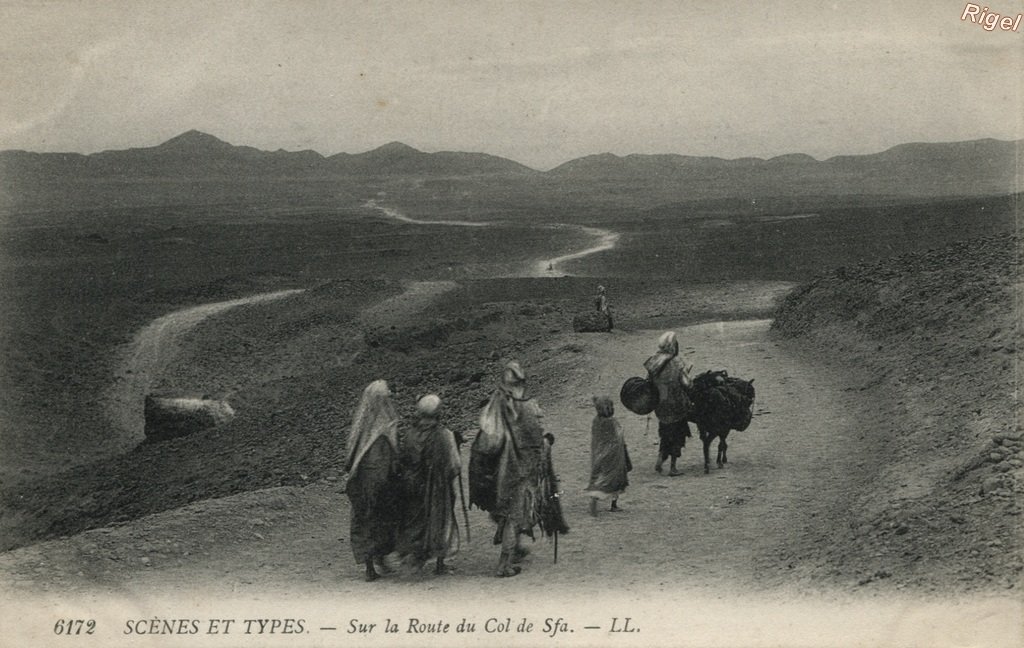 99-Alg-Sur la Route du Col de Sfa - 6172 LL.jpg