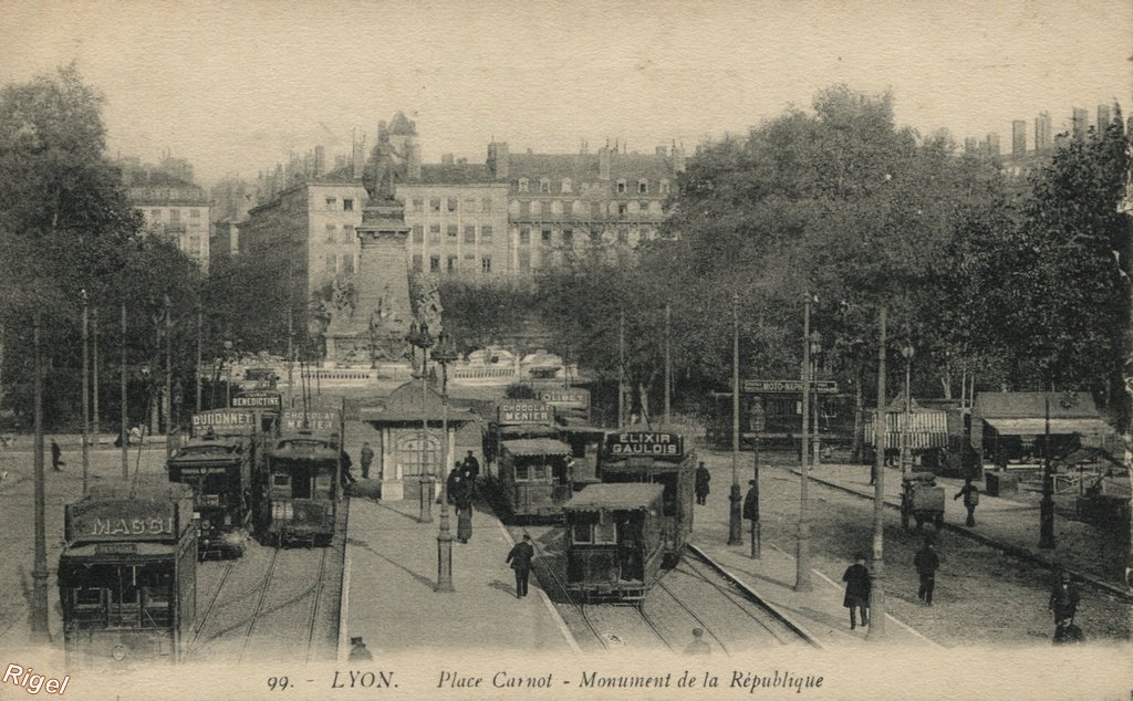 69-Lyon - Place Carnot - Monument de la République - Tramways -- 99.jpg