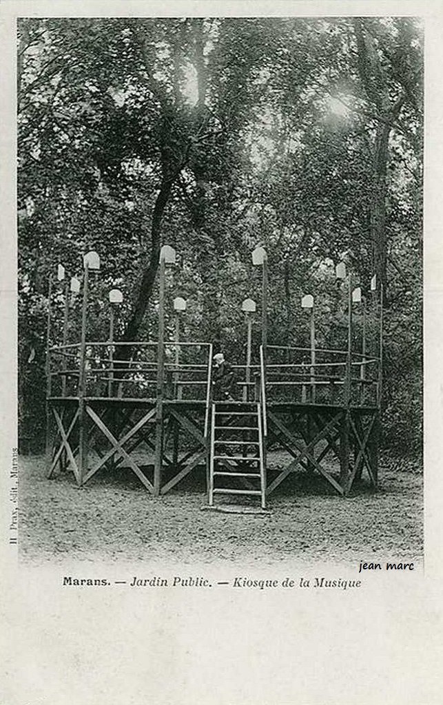 Marans - Jardin Public - Kiosque de la Musique.jpg