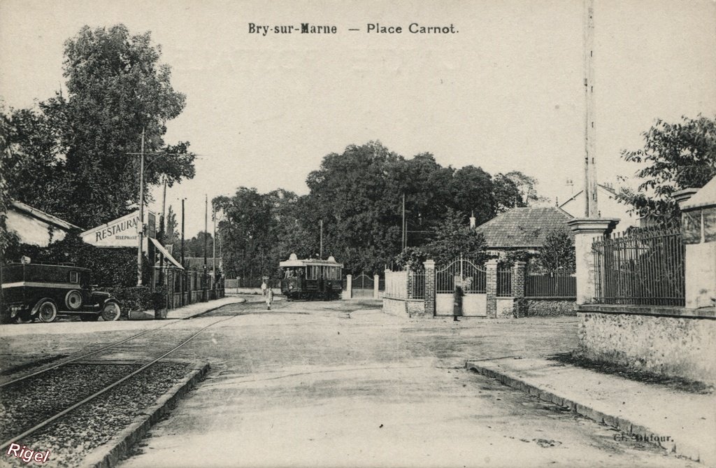 94-Bry-sur-Marne - Place Carnot - Cliché Dufour.jpg