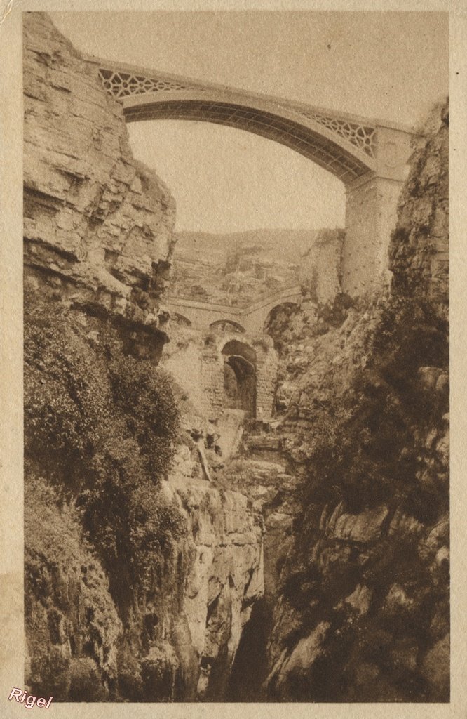 99-Alg-Constantine - La Gorge et les ruines du Pont romain - 50141 Edit Horizons de France - A Bougault phot.jpg