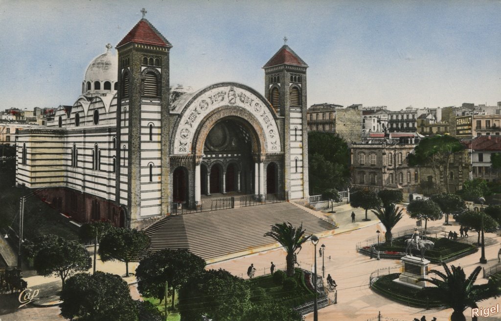 99-Alg-Oran - La Cathédrale et la Statue Jeanne d'Arc - 227 CAP.jpg