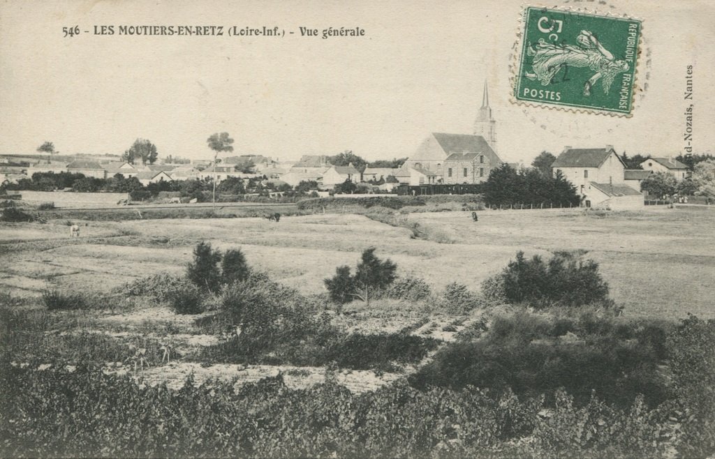 44-Les-Moutiers-en-Retz - Vue Générale - Au loin train en gare - 546 Artaud-Nozais.jpg