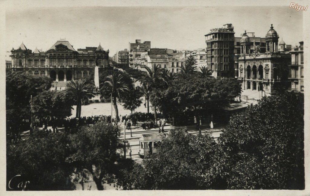 99-Alg-Oran - Place du Maréchal-Foch vers l'Hôtel-de-Ville - 10 CAP.jpg