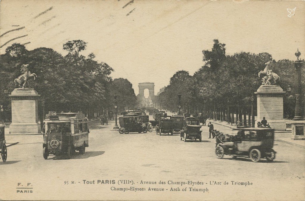Z - 95 M - Avenue des Champs Elysées - L'Arc de Triomphe.jpg