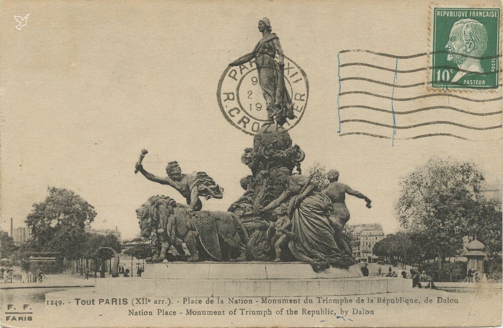 Z - 1249 - Place de la Nation - Mt du Triomphe de la République.jpg