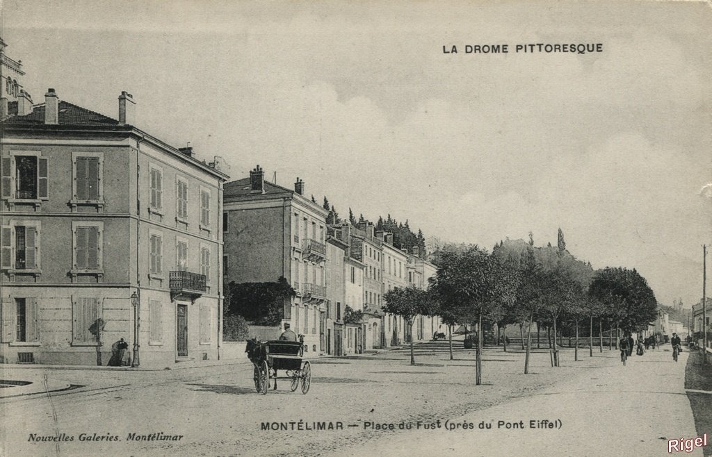 26-Montélimar - Place du Fust.jpg