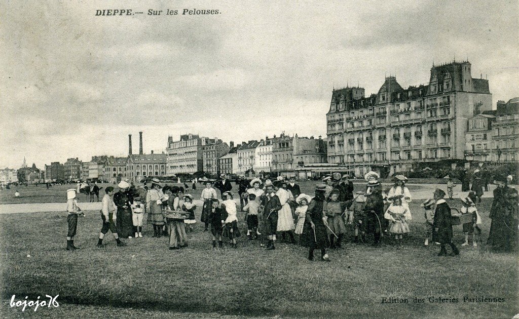 76-Dieppe-Sur les Pelouses.jpg