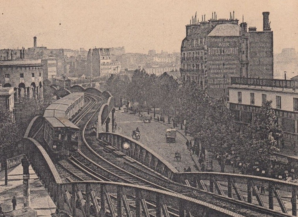 Aux Buttes Chaumont boulevard de la Villette.jpg