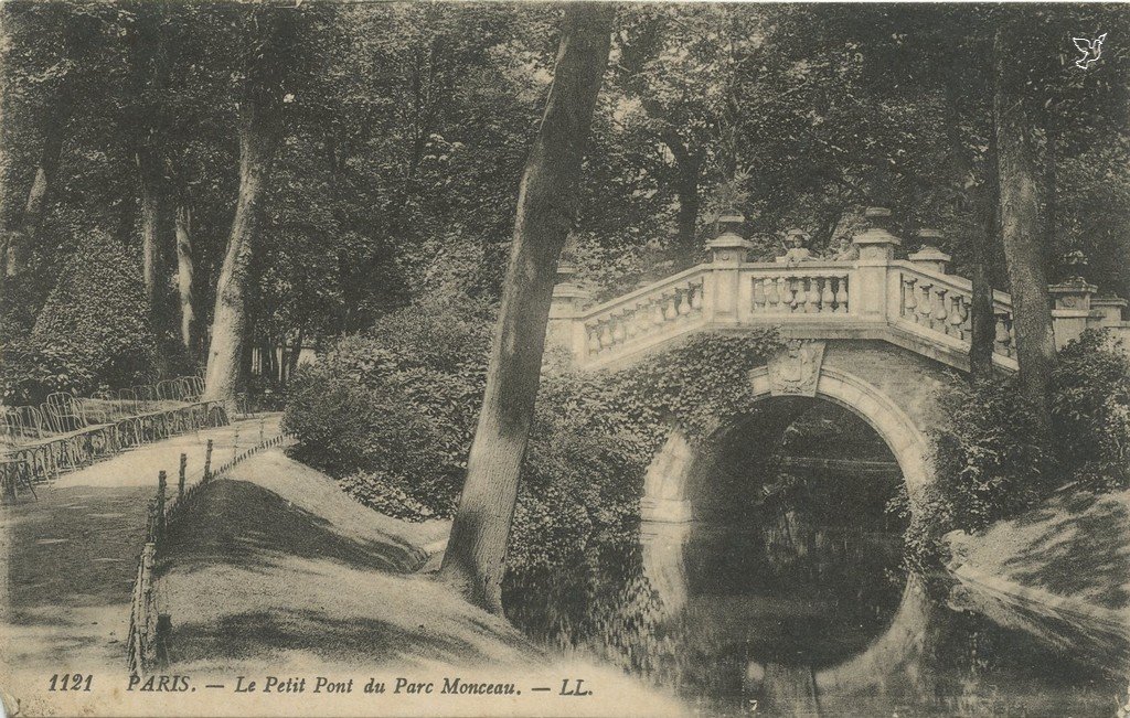 Z - 1121 - Le petit Pont du Parc Monceau.jpg