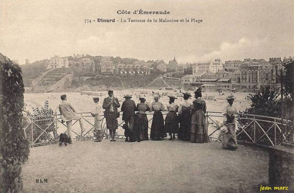 Dinard - La Terrasse de la Malouine et la Plage.jpg