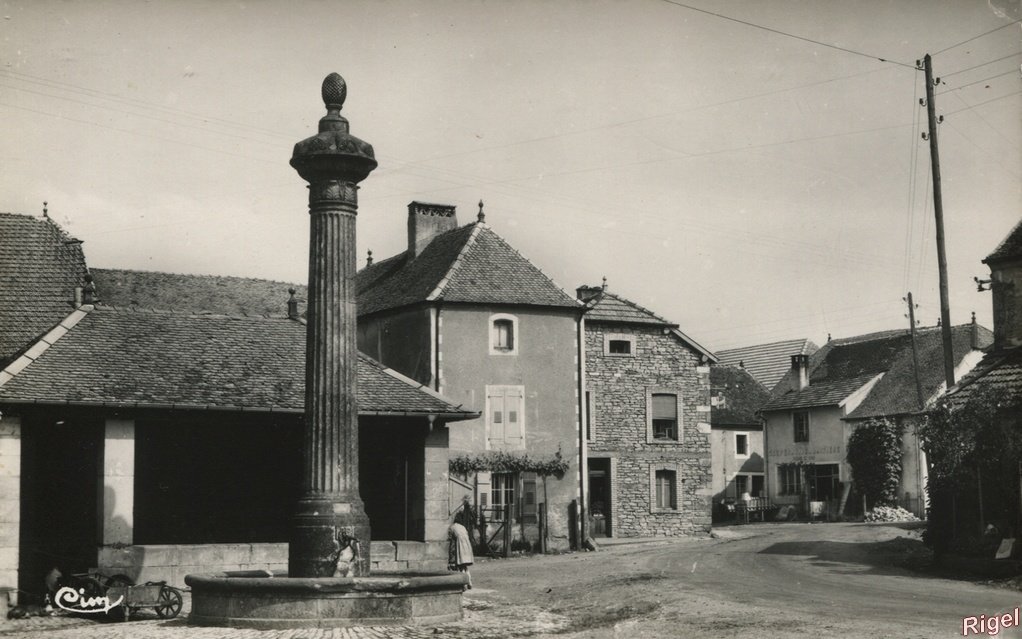 70Baulay _Hte-Saône_ Fontaine et Rue du Centre de Baulay - 1 CIM.jpg