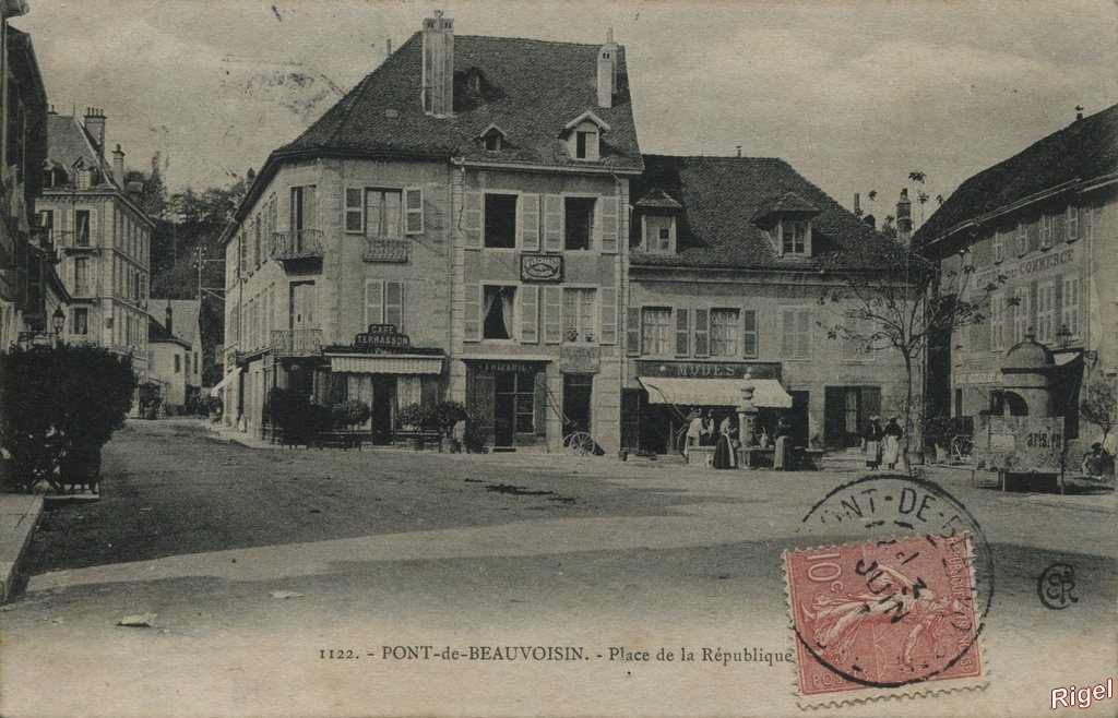 38-Pont-de-Beauvoisin - Place de la République - 1122 CER.jpg