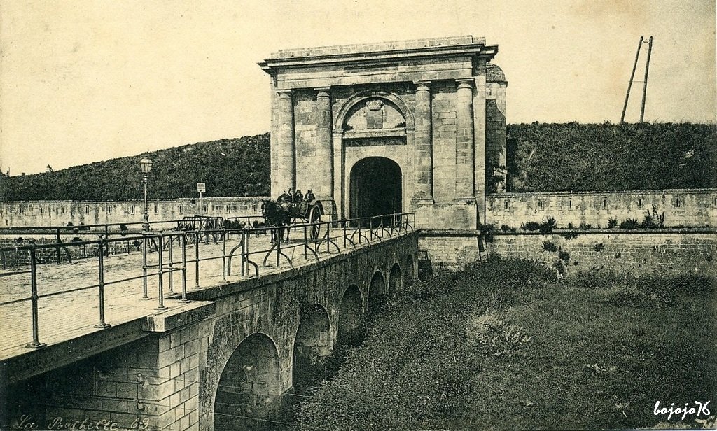 17-La Rochelle-Porte Royale.jpg