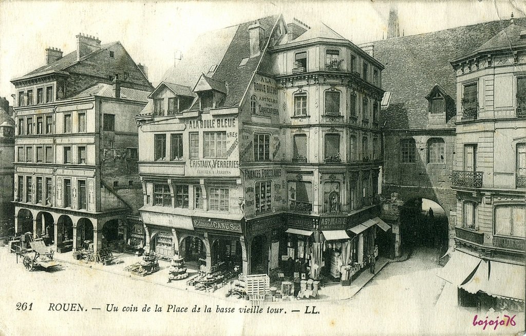 76-Rouen-Place de la Basse Vieille Tour.jpg