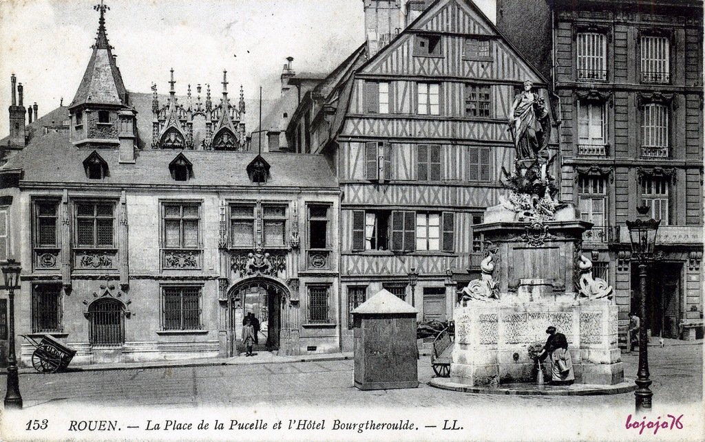 76-Rouen-Place de la Pucelle.jpg