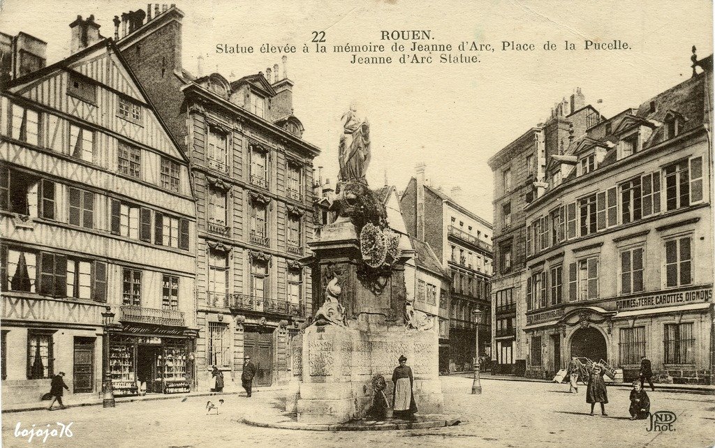 76-Rouen-Place Pucelle.jpg