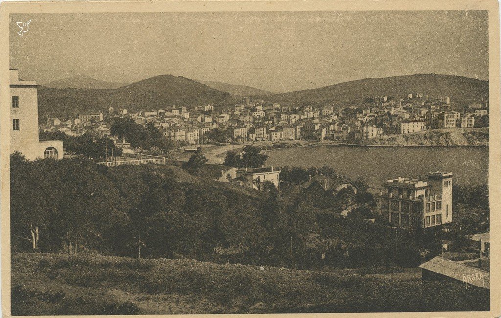 ARGRA 508 - BANYULS - Vue d'ensemble de la Ville.jpg