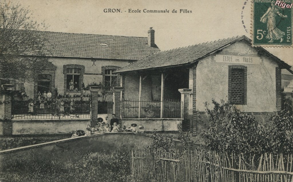 89-Gron - Ecole Communale de Filles.jpg
