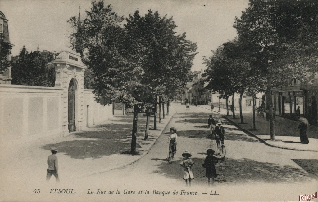 70-Vesoul - Rue de la Gare et Banque de France - 45 LL.jpg