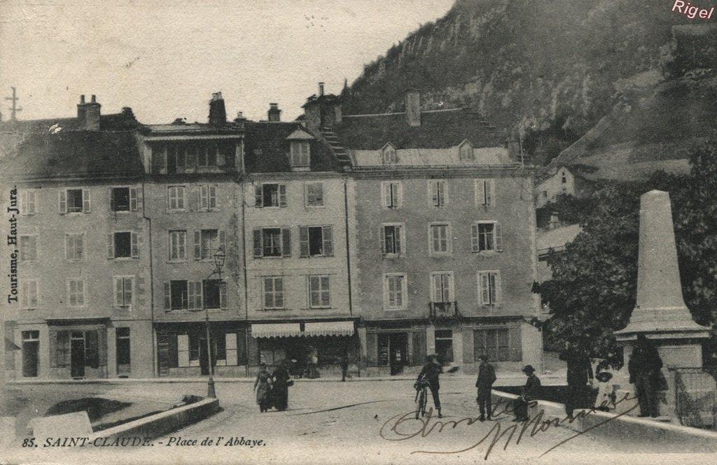 39-St-Claude - Place de l'Abbaye - 85.jpg