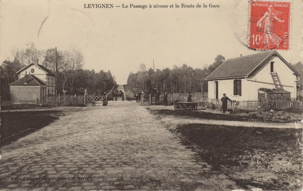 60 - LEVIGNEN - Le Passage à niveau et... - Edit. Clément Bourrelier - 27-12-21.jpg