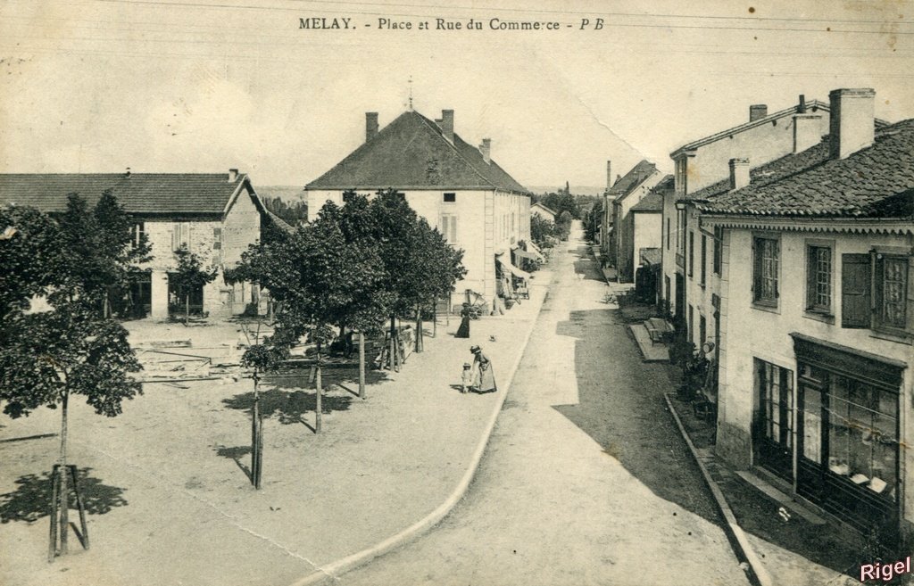 71-Melay - Place et Rue du Commerce - PB.jpg