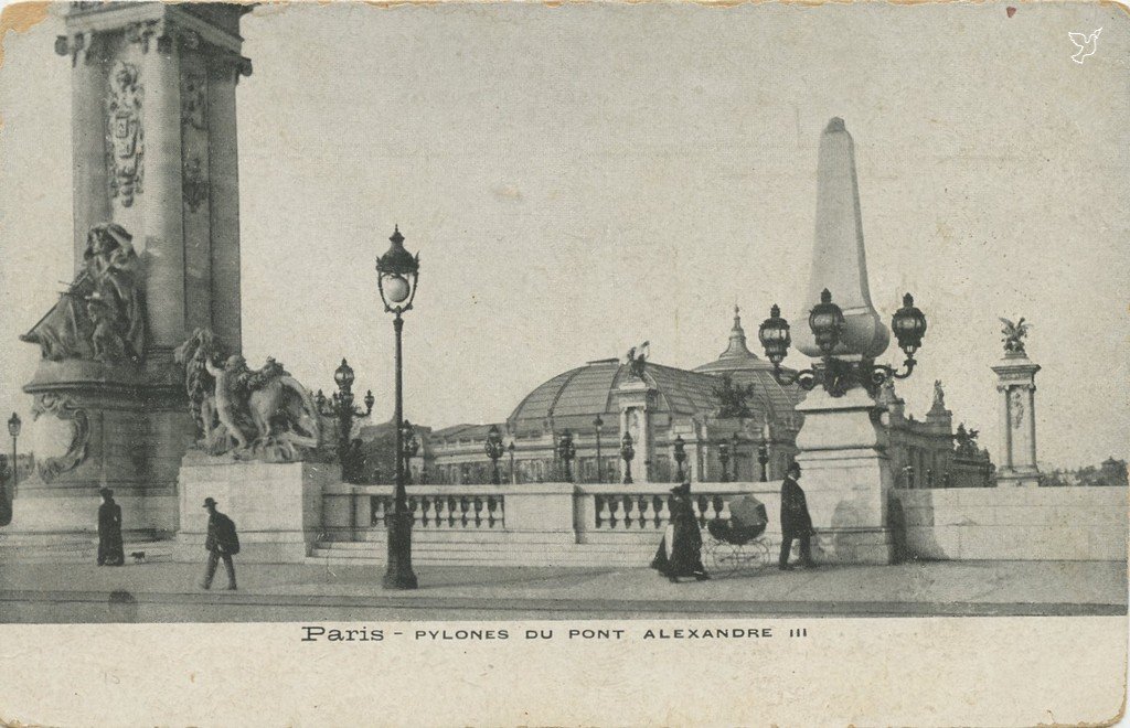 Z - Pylones du pont Alexandre III.jpg