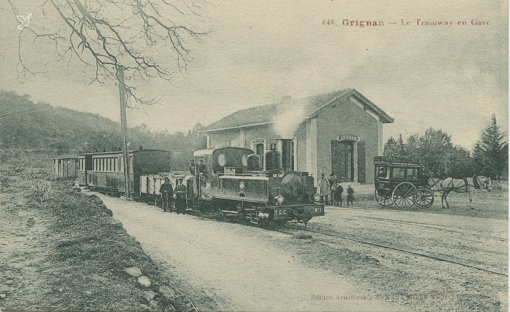 Z - GRIGNAN - Le Tramway en gare.jpg