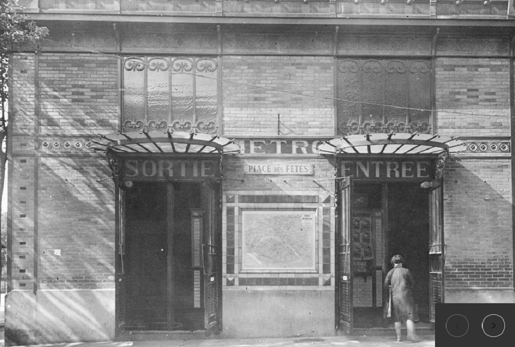 Ancien édicule d'accès Station place des Fêtes (cliché Ratp).jpg