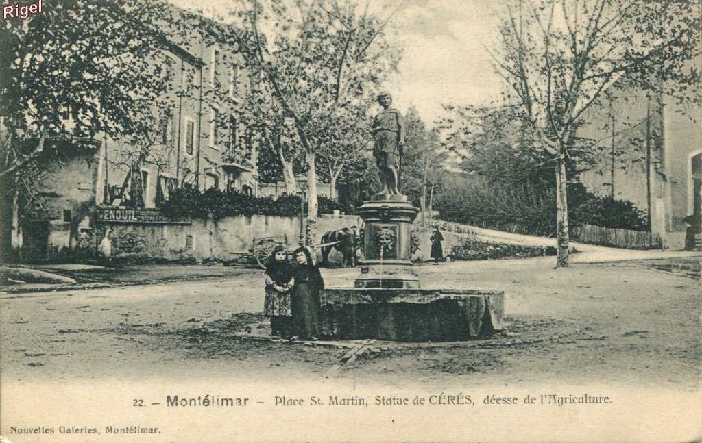 26-Montélimar - Place St-Martin Statue Céréés - Fontaine - 22.jpg