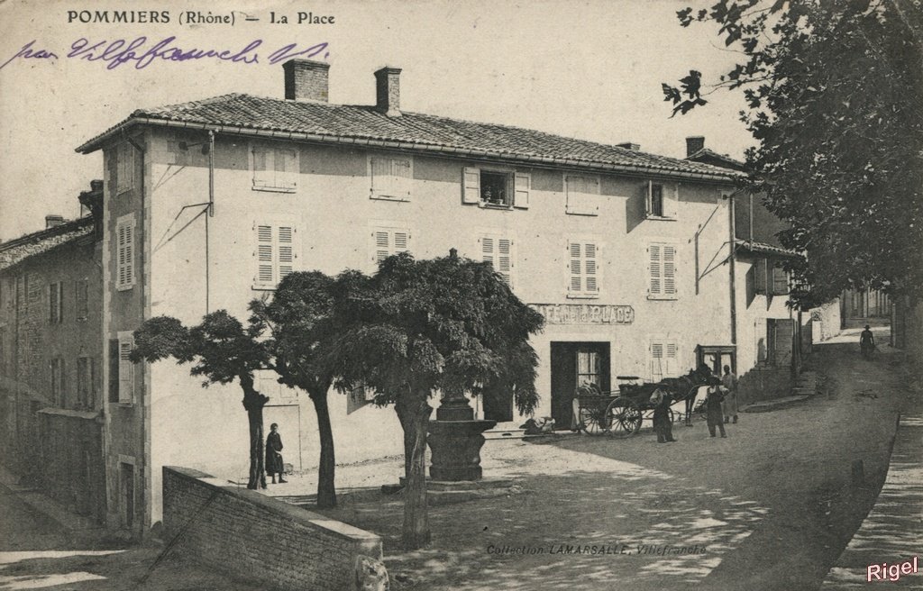 69-Pommiers - La Place - Collection Lamarsalle Villefranche.jpg