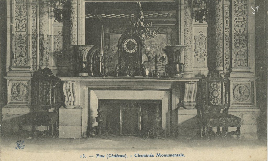 Z - RN 13 - Chateau - Chemineee monumentale.jpg