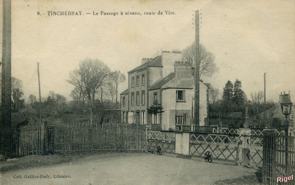 61-Tinchebray - Le Passage à Niveau Route de Vire - 8 Coll Gallier-Dufy.jpg