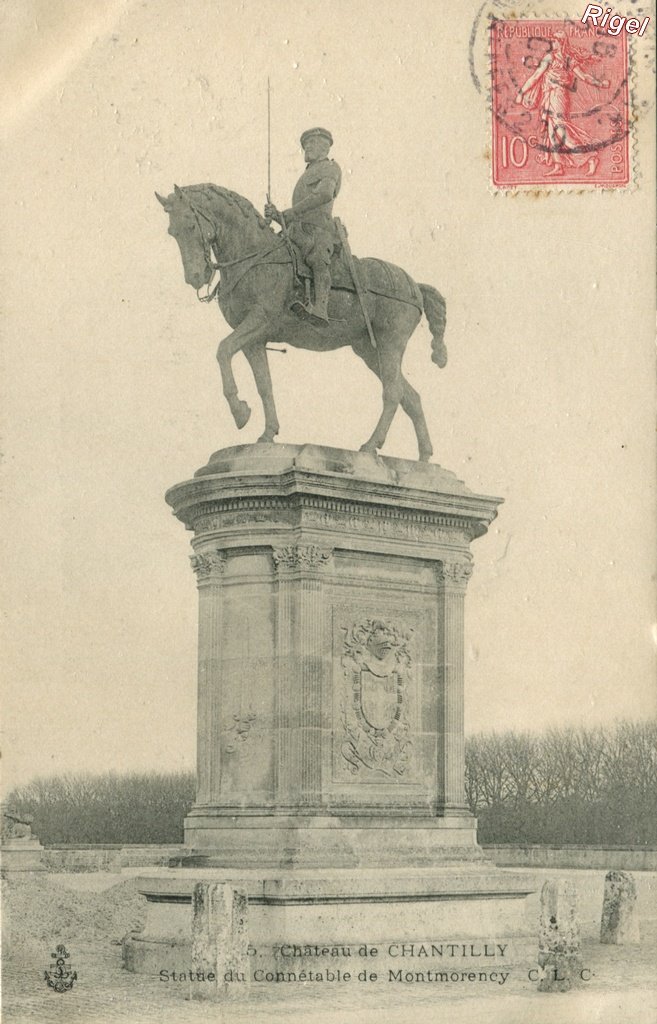 60- Chantilly Chateau Statue Connétable.jpg