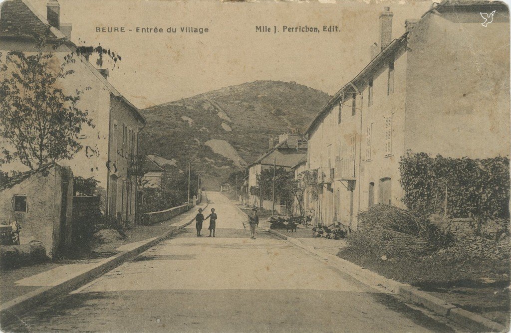 Z - Beure - Entrée du Village.jpg